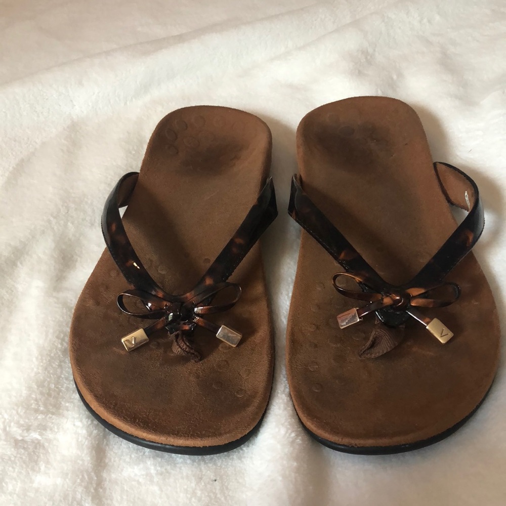 Vionic flip flops